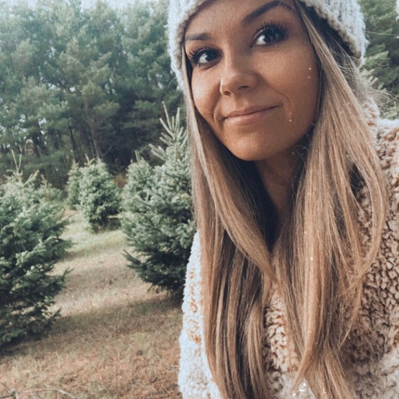 Meet your Posher, Jolene - Picture 2 of 2